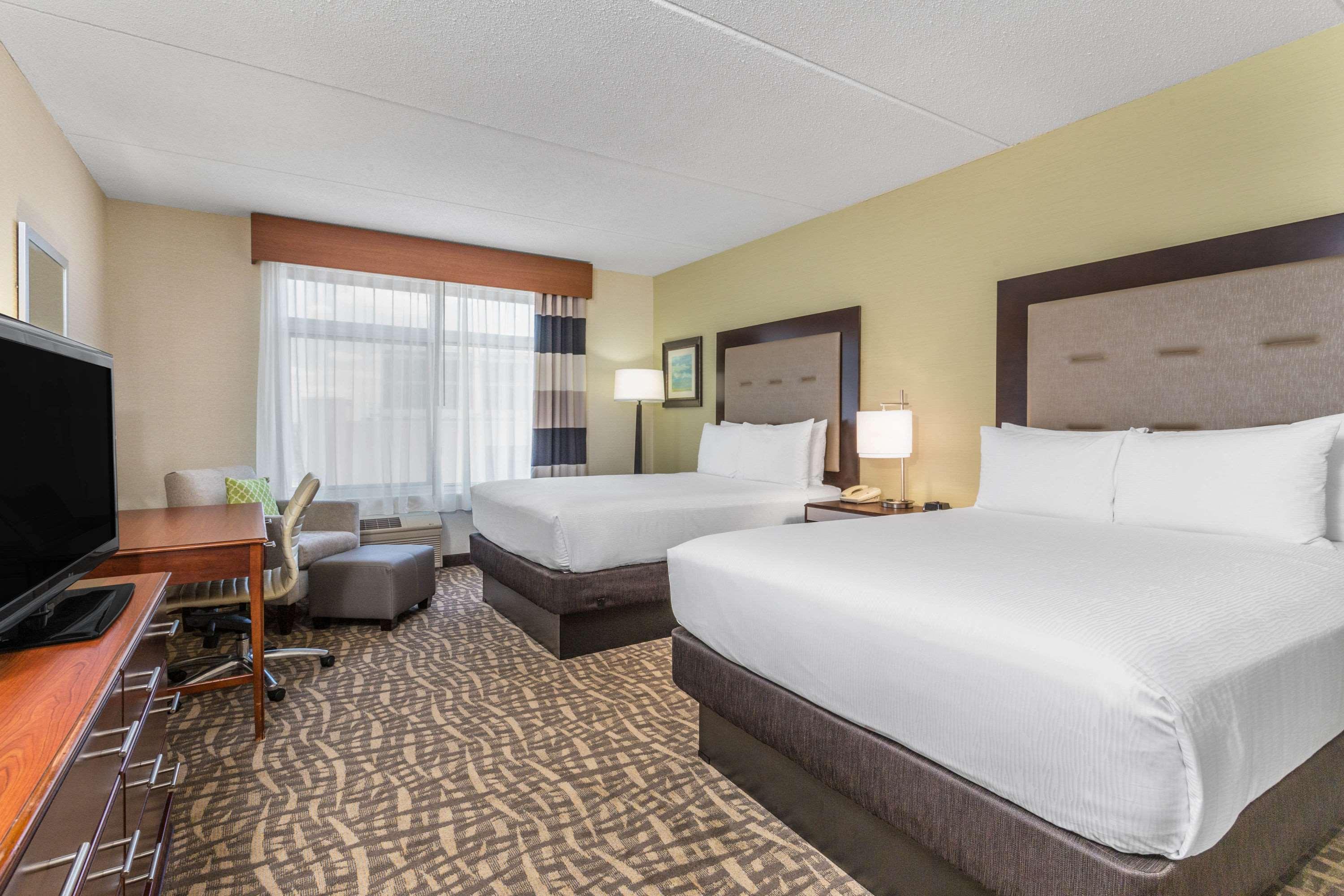 Отель Wyndham Garden Buffalo Downtown Экстерьер фото